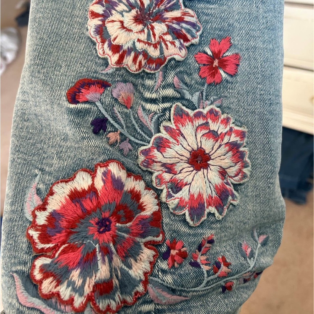 Free People Driftwood Farrah Embroidered Flare Jeans Red Floral Embroidery - Picture 2 of 10